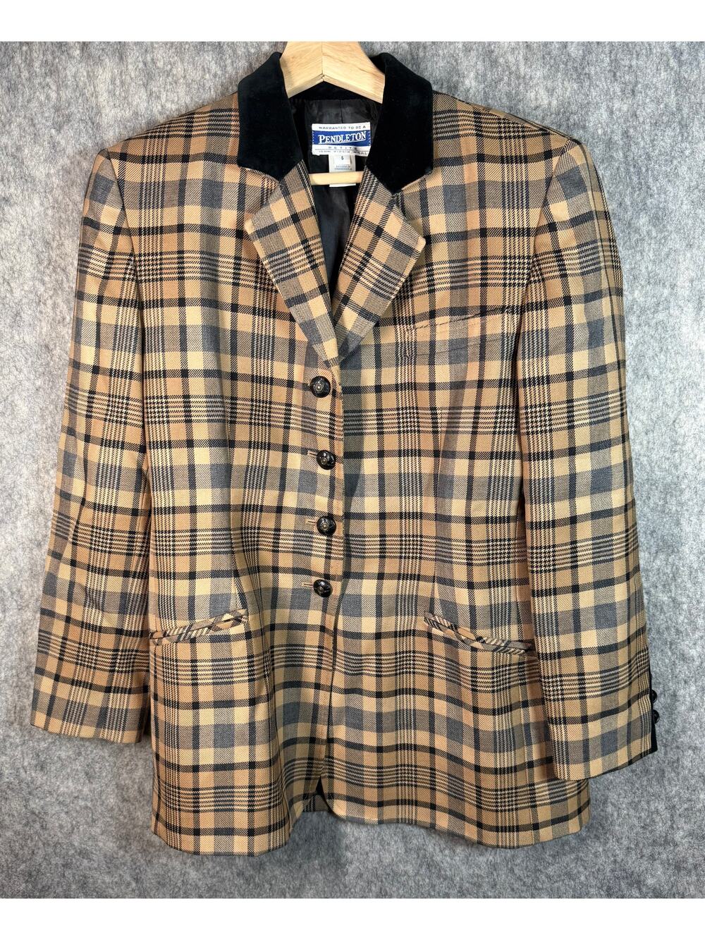 Vintage Pendleton Virgin Wool Petite Blazer Size 6 Brown Black Plaid Made In USA